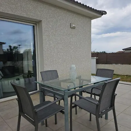 Holiday home Et Jardin Proche De La Et De Bastia